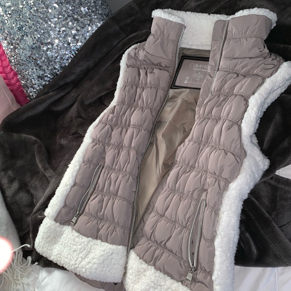 Calvin Klein puffer vest - Picture 2 of 6